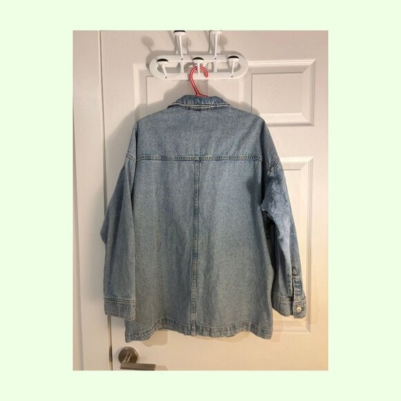 H&M Denim Boyfriend Fit Jacket, Light Blue Wash, Size S - Picture 3 of 3